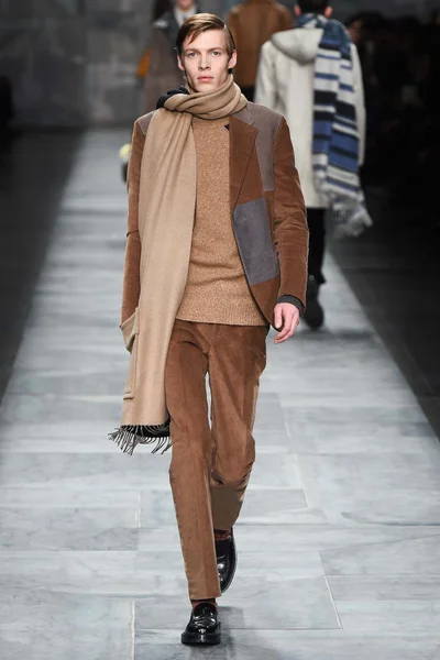 Look 9